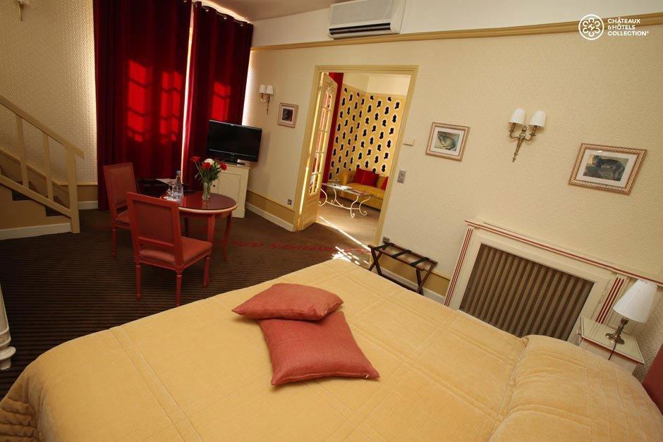 Hotel Chateau De Castel Novel - Les Collectionneurs Varetz Bilik gambar