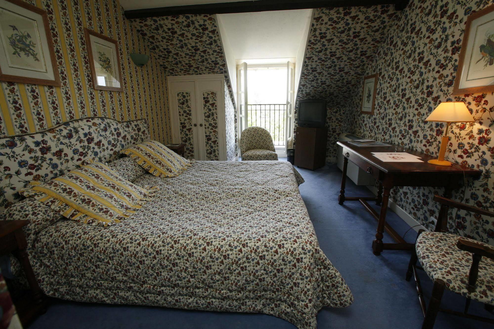 Hotel Chateau De Castel Novel - Les Collectionneurs Varetz Luaran gambar